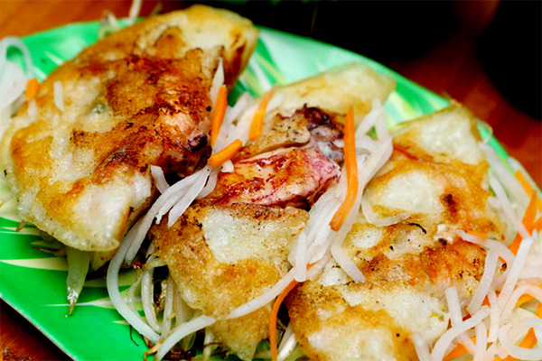 Bánh xèo mực hấp dẫn ở Nha Trang